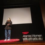 Laura Chimaras Instagram - MAÑANA UNO DE MIS SUEÑOS SE HACE REALIDAD😱 MI PRIMERA CHARLA TED❌ ¿Quién será mi fiel compañera? La poesía ✍🏻 Hicimos un ensayo general lleno de nervios, risas, lágrimas… un sin fin de emociones. No saben lo agradecida y feliz que estoy de lo que viviré mañana, mi voz como poeta tomará vida en una de las plataformas más importantes para pensadores, escritores, científicos, poetas, profesores, etc🥹 ¡Gracias por tanto! ❌ @tedx.altamirawomen @ted #ted #tedxaltamirawomen #tedx #chimaraslaura #poeta #poesía
