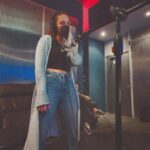 Laura Chimaras Instagram - 📗 💿 ✍🏻 🎶 🎤= 🤯 @masterhousestudios @demastersinc @robbiemeza @profmosquera 🔜🔜🔜🔜🔜🔜🔜 09/00/24