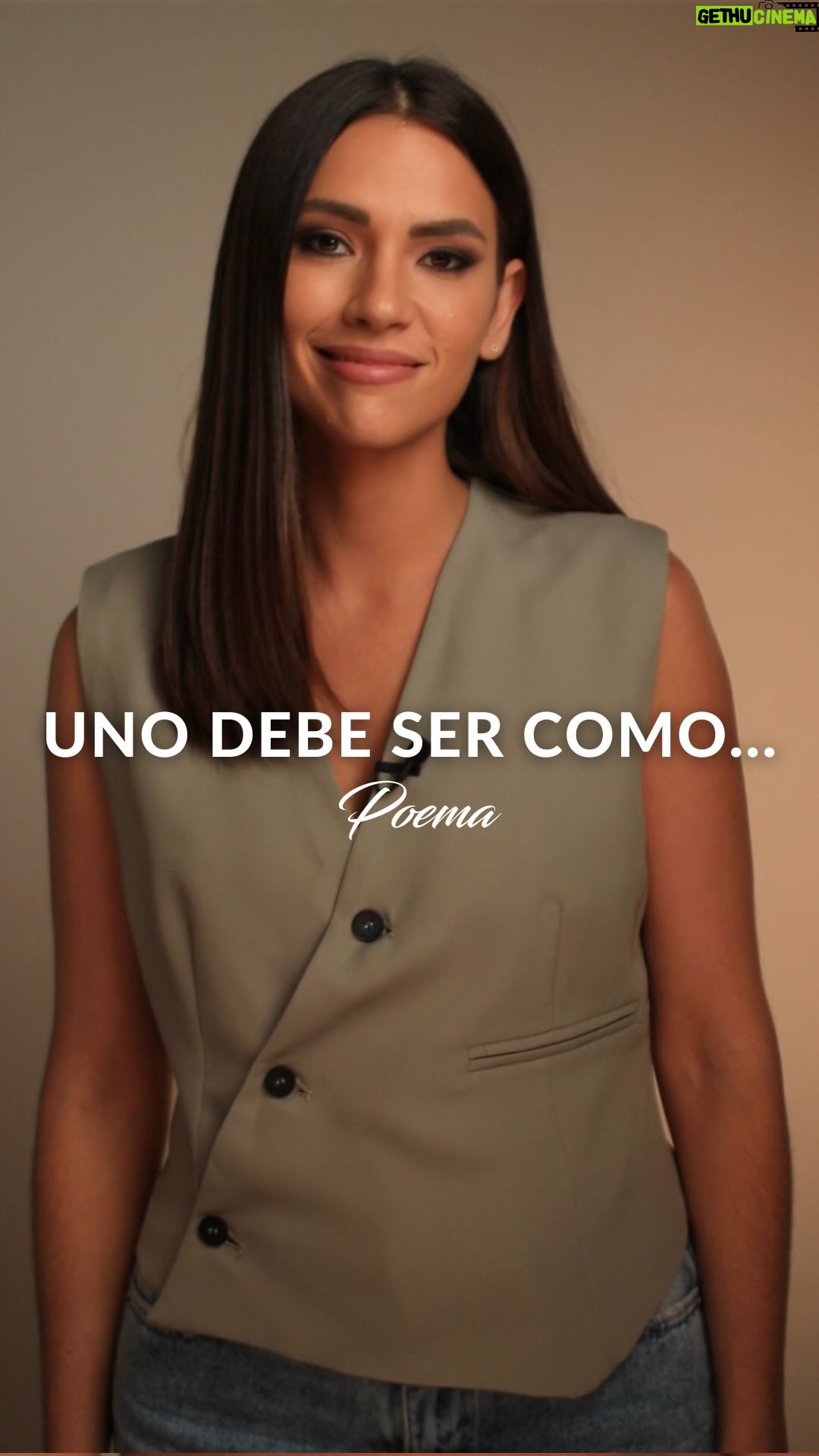 Laura Chimaras Instagram - Uno debe ser como… ¿Cuál fue le último libro que leíste? En mi cuenta @clubdelecturalaurachimaras recomendamos libros, actividades y siempre estamos fomentando la importancia de la lectura 🤓 #poema #poesíaymúsica #chimaraslaura #libros