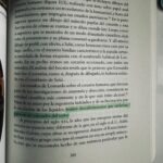 Laura Chimaras Instagram - Leer la segunda foto con calma… Mi primer post del 2024 va dedicado a quien robó mis pensamientos en todo el mes de Diciembre, haciendo de mi vida un carrusel de emociones, asombro, nostalgia y misterio, al maestro Leonardo Da Vinci. Sin duda el mejor libro que he leído en mi vida. Gracias @walter_isaacson tu pluma es una locura, lograste que me imaginara sentada en el estudio de Leonardo mientras trabajaba, gracias por ser vocero de grandes seres que todo el mundo debería conocer. 🥃
