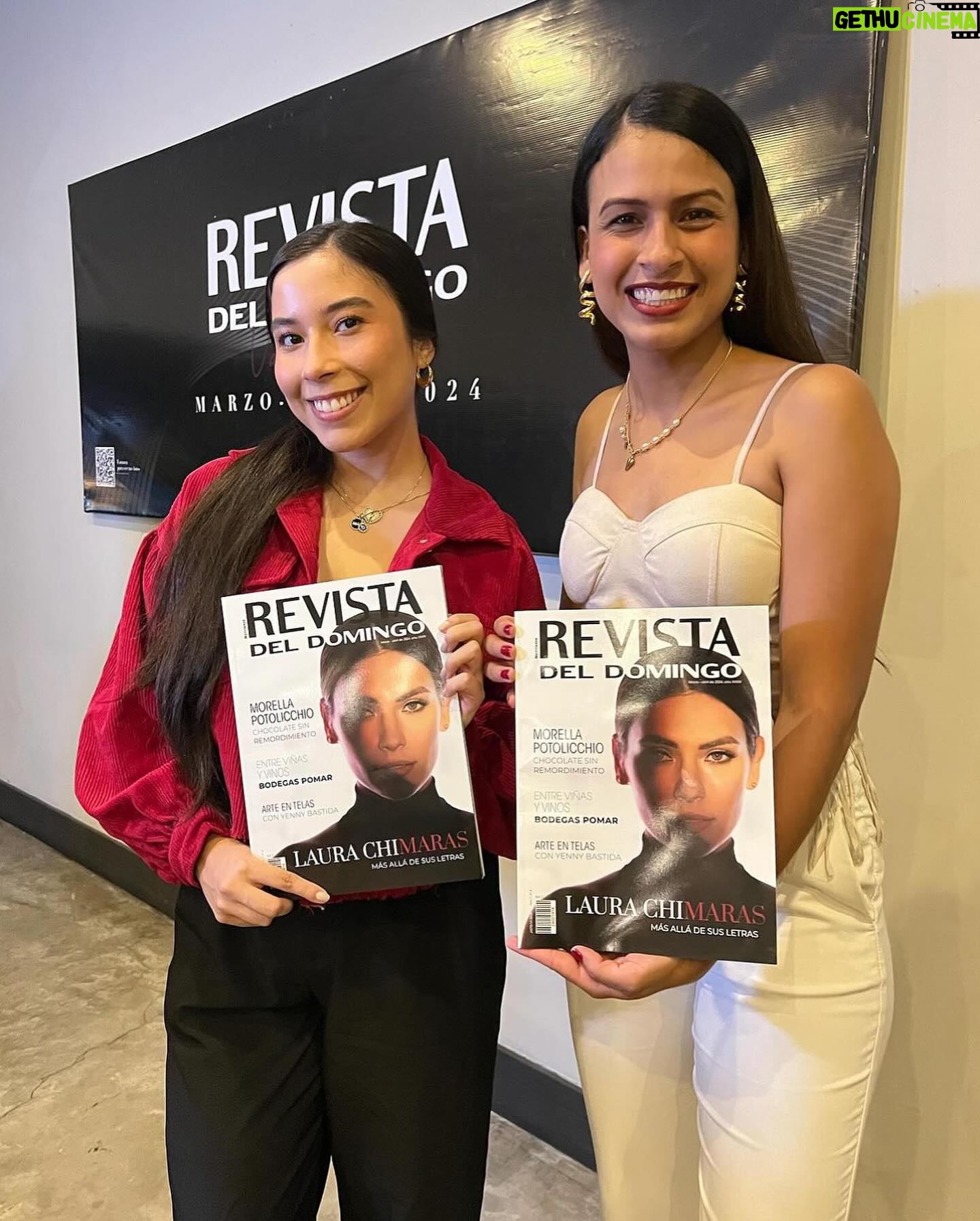 Laura Chimaras Instagram - Esto pasó anoche en mi país Venezuela 🇻🇪🥹 Tuve le oportunidad de ser la portada de @rdeldomingo y no sólo el trabajo que se hizo de edición, la conversación que tuvimos, fue grandiosa, si no que, entre todo el recorrido, escribí un artículo donde cuento no sólo el proceso que ando transitando, si no la importancia de la lectura y en este caso de la poesía en nuestras vidas. Gracias a todo el equipo, a todas las personas que estaban anoche en el evento, sé que nos vamos a ver muy pronto mi Venezuela linda🇻🇪 Te llevo en mis poemas, en mis libros, en mi sentir más que nunca. Mientras el tiempo pasa, más te extraño y más ganas de volver a abrazarlos tengo. PRONTO NOS VEMOS MI VENEZUELA, PRONTO🇻🇪 La fotografía de portada fue realizada por @elizabethmua El domingo ya estará disponible en físico en todas las tiendas @redvital.ve del país. En los vuelos de Turpial Airlines y en más de 160 puntos de cortesía de distribuidor en: Caracas, Carabobo, Aragua, Cojedes y Costa de Falcón. #revistadeldomingo