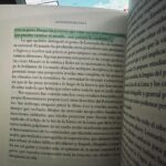Laura Chimaras Instagram - Leer la segunda foto con calma… Mi primer post del 2024 va dedicado a quien robó mis pensamientos en todo el mes de Diciembre, haciendo de mi vida un carrusel de emociones, asombro, nostalgia y misterio, al maestro Leonardo Da Vinci. Sin duda el mejor libro que he leído en mi vida. Gracias @walter_isaacson tu pluma es una locura, lograste que me imaginara sentada en el estudio de Leonardo mientras trabajaba, gracias por ser vocero de grandes seres que todo el mundo debería conocer. 🥃