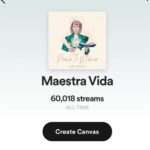 Laura Chimaras Instagram - Quizá para algunos son pocos números… pero para mi es muchísimo, ya que esto es poesía, donde las letras sin importan, donde la palabra es la que queremos recuperar, son 60MIL PERSONAS ESCUCHANDO POESÍA 🥹🫶 Maestra vida fue un poema que no se planificó, simplemente se fluyó y salió, para nuestra sorpresa es el que más se ha escuchado de mi primer EP ✍🏻 Eso también impresiona, nunca había sacado nada, esta fue mi primera prueba a ver cómo se recibía la poesía en este formato y fue alucinante💚 Gracias a todos los que van a Spotify, iTunes, Youtube, a buscar mis poemas y escucharlos. Les recomiendo que si aún no me siguen en Spotify, lo hagan ya que pronto diremos cuando vamos a salir con el álbum💿✍🏻 🤯 Ve la foto final 🤫 tenemos 4 artistas muy duros invitados en el álbum ¿quiénes creen que son?