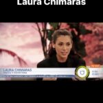 Laura Chimaras Instagram - Gracias a @despiertamerica por esto tan hermoso que hicieron para ser parte de este grupo de personas que amamos la poesía y queremos hacerla sentir ✍🏻 Gracias @luzmadoria @astridriveratv por ser las encargadas de que esto sucediera, las admiro mucho 💛 Gracias @raultvgonzalez por ser vocero y sentir este viaje como tuyo. Les recomiendo que vean todo el video 🫶 ¿Será que lanzamos la primicia del álbum en @despiertamerica ? Déjenme sus comentarios, que sienten cuando escuchan un poema, cuando leen un libro, cuando van a un show. Quiero conversar con ustedes 🤎🫶✍🏻