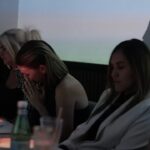 Laura Chimaras Instagram - Quizá para algunos son pocos números… pero para mi es muchísimo, ya que esto es poesía, donde las letras sin importan, donde la palabra es la que queremos recuperar, son 60MIL PERSONAS ESCUCHANDO POESÍA 🥹🫶 Maestra vida fue un poema que no se planificó, simplemente se fluyó y salió, para nuestra sorpresa es el que más se ha escuchado de mi primer EP ✍🏻 Eso también impresiona, nunca había sacado nada, esta fue mi primera prueba a ver cómo se recibía la poesía en este formato y fue alucinante💚 Gracias a todos los que van a Spotify, iTunes, Youtube, a buscar mis poemas y escucharlos. Les recomiendo que si aún no me siguen en Spotify, lo hagan ya que pronto diremos cuando vamos a salir con el álbum💿✍🏻 🤯 Ve la foto final 🤫 tenemos 4 artistas muy duros invitados en el álbum ¿quiénes creen que son?