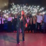 Laura Chimaras Instagram - GRACIAS CARACAS ME DESPIDO A CASA LLENA 🖤 HERMOSAS ALMAS 🥹 GRACIAS!!! PRÓXIMA PARADA - MAÑANA EN PUERTO CABELLO EN EL TEATRO MUNICIPAL🧠 QUE VIVA LA POESÍA NO JODA🎤✍🏻 Gracias a @bunkerlogistico @diegoaletu @aviorair @aerovisualvnzla @sinaiccs @visual.lab @meliacaracas
