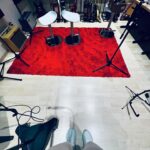 Laura Chimaras Instagram - No sé cómo decirlo, pero en este caminar he crecido mucho, he llorado, me he frustrado… a veces pensé que nada valía la pena. Pero ha sido todo lo contrario, vale más de lo que yo creí. ¿Cómo explicarles a ustedes que conseguí las alas perfectas para cada poema? Me decían que era imposible, y al escuchar el álbum completo, comprendí que nada es imposible🥃 Sueño con mostrarles esto, sueño con que lloren, griten, bailen, rían, con cada poema, con cada historia, con cada sonido. Sueño con vernos en el escenario. En el camino de cada artista, vestimos muchas capas, que cuando empezamos a buscar con la que realmente queremos quedarnos, pasan años para conseguirla, abrazarla, y saber que es ahí donde quieres vivir. ¿Qué tantas ganas tienen de escuchar el álbum? Tengo artistas muy talentosos acompañándome en este álbum, donde el agradecimiento me queda pequeño, por el esfuerzo, el tiempo, la escritura, las risas, muchas cosas, así que gracias a todos🙏🏻 ¿Quienes creen que me acompañen en este viaje? La última fotografía es mi estado actual 🥹