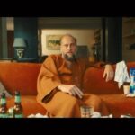Laura Felpin Instagram – Les Complices c’est le 12 Avril au cinéma, avec l’excellent François Damiens ( qui n’a pas Instagram et gère très mal Google Maps ) & le non moins fantastique @williamlebghil, qui fume actuellement une pipe électronique dans un club 4 direction le grand air. 
Il est réalisé par la plus douce, des réalisatrices que je connaisse, qui évidemment parce qu’elle est meilleure que nous : n’a pas Insta. 

On a tourné ce film y’a deux ans, c’était y’a tellement longtemps que depuis mes goûts alimentaires ont changé, oui je n’ai pas peur de le dire, jaime désormais les poireaux. Et quand je dis poireaux vous m’avez compris. 
Par contre y’a un truc qui a pas changé et qui changera jamais c’est que c’est l’Amour que je porte à ce film. 
J’espère que vous serez au moins 4 de mes abonnés à aller le voir. 

Merci à mon agent ( MDR franchement j’adore cette phrase ) @gregory_weill qui est également l’agent de très grosse stars comme Marion Cotillard ou bien Vincent Lacoste…. 
À @sndfilms @stan_c @knarfm ❤️
 Et toute l’équipe de folie qui nous a accompagné pendant tout le tournage.

Ah et aussi dans le film y’a Vanessa Paradis, qui est donc Vanessa Paradis. Incr.