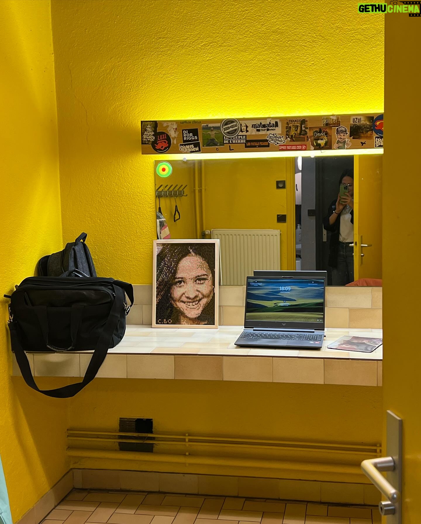 Laura Felpin Instagram - carrousel incomplet d’une vie de théâtre pleine