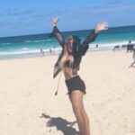 Laura Franco Instagram - Mas momentos en el Hard Rock Hotel & Casino Punta Cana que quedarán para siempre en mi corazón 💘🫶🏼✨🦋 playa, mar, piruetas, hijos y muuuchas risas 😍 @hrhcpuntacana