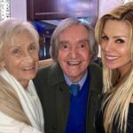 Laura Franco Instagram – ¡Amado Carlitos!
Seguirás latiendo por siempre en mi corazón y en el de todos tus amados “balacitos” 
Gracias por hacerme parte de tu familia 
Gracias por tu arte , por tu generosidad , por desvivirte para hacernos reír y llenarnos el corazón de ternura !
Gracias por sembrar tanto amor sobre ésta tierra ! 
Me imagino con que abrazo te estará recibiendo DIOS! 
Siempre serás mi horizonte  y el ejemplo del buen vivir !
Agradezco a la vida la bendición de haberte disfrutado tanto ! Agradezco a la vida cada charla cada juego  cada enseñanza 
Te amodoro hasta el cielo ida y vuelta !
¡Vuela alto MAESTRO!
#CarlitosEterno 

¿Que gusto tiene la niñez?
¡BALAAAA!