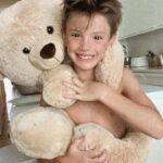Laura Franco Instagram - ¡Mirada luminosa! ¡Sonrisa imborrable! ¡Alegría Total! ¡Si hay un alma de “Feliz Cumpleaños” es la tuya amado Bautista!! ¡Felices 7 años ! ¡Que los cumplas tal cual te lo escribí en tu canción : Eligiendo siempre ser FELIZ!!!❤️❤️❤️ Te amamos Papá , Mamá , Sofia y Luca
