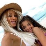 Laura Franco Instagram - Qué felicidad enormeee poder compartir en familia estos días en el Hard Rock Hotel & Casino Punta Cana 🏝️🌊☀️ una experiencia inolvidable para todos 💓 ¿Qué es lo que más le gusta hacer cuando se van a la playa? Cuéntenme 😍 Infinitas gracias @hrhcpuntacana ✨🫶🏼 #hrhcpuntacana