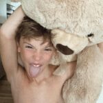Laura Franco Instagram - ¡Mirada luminosa! ¡Sonrisa imborrable! ¡Alegría Total! ¡Si hay un alma de “Feliz Cumpleaños” es la tuya amado Bautista!! ¡Felices 7 años ! ¡Que los cumplas tal cual te lo escribí en tu canción : Eligiendo siempre ser FELIZ!!!❤️❤️❤️ Te amamos Papá , Mamá , Sofia y Luca