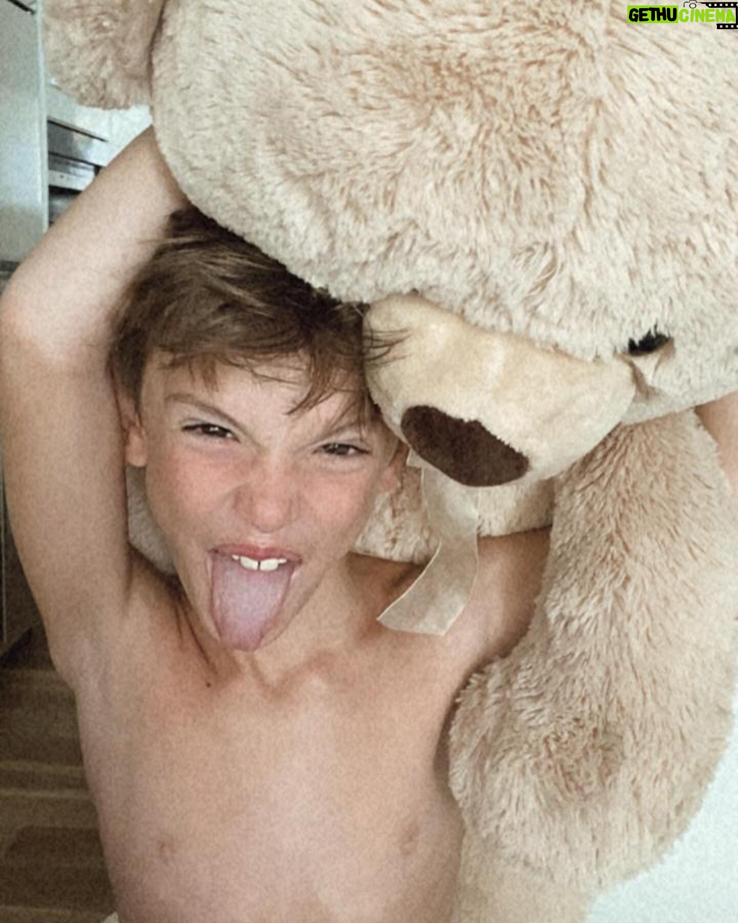 Laura Franco Instagram - ¡Mirada luminosa! ¡Sonrisa imborrable! ¡Alegría Total! ¡Si hay un alma de “Feliz Cumpleaños” es la tuya amado Bautista!! ¡Felices 7 años ! ¡Que los cumplas tal cual te lo escribí en tu canción : Eligiendo siempre ser FELIZ!!!❤️❤️❤️ Te amamos Papá , Mamá , Sofia y Luca