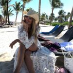 Laura Franco Instagram - Qué felicidad enormeee poder compartir en familia estos días en el Hard Rock Hotel & Casino Punta Cana 🏝️🌊☀️ una experiencia inolvidable para todos 💓 ¿Qué es lo que más le gusta hacer cuando se van a la playa? Cuéntenme 😍 Infinitas gracias @hrhcpuntacana ✨🫶🏼 #hrhcpuntacana