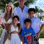 Laura Franco Instagram - Qué felicidad enormeee poder compartir en familia estos días en el Hard Rock Hotel & Casino Punta Cana 🏝️🌊☀️ una experiencia inolvidable para todos 💓 ¿Qué es lo que más le gusta hacer cuando se van a la playa? Cuéntenme 😍 Infinitas gracias @hrhcpuntacana ✨🫶🏼 #hrhcpuntacana