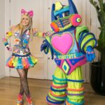Laura Franco Instagram - Chiquipines hoy es un gran Viernes para divertirnos junto a mi amigo Robotote 🤖🎉 ¿Vamos a bailar con Panam? 🎶 🎵 Camino con rebote como hace robotote Remo en el bote, remo en el bote como hace robotote 🎶 Siguiendo estos pasos ¡Nada puede salir mal! 🪩🥳 Cuéntenme cuales son sus planes para el fin de semana 👇🏻 #panam #yosoypanam #panamfiesta #música #canciones #niños #alegria #juegos #diversión
