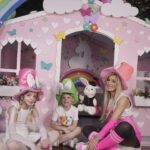 Laura Franco Instagram – Se acercan las Pascuas 💖💘🍫 y nosotros ya estamos festejando al ritmo de El Conejo Pascualín 🎶 ¿Ya escucharon su canción? 🐰 Aunque no siempre aparece lo que el quiere… ¡Nos sorprende haciendo magia como puede! 🪄
¿Te acordas cómo sigue la canción? 👇🏻
#panam #yosoypanam #panamfiesta #música #canciones #niños #alegria #juegos #diversión