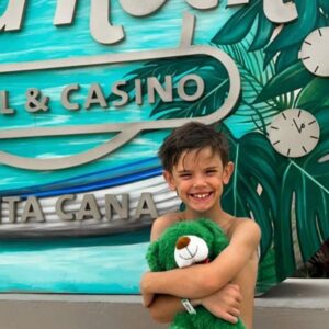 Laura Franco Instagram - Relax total en Hard Rock Hotel & Casino Punta Cana 🌴☀️🌊 unas vacaciones soñadas junto a mi familia, lo mejor de mi vida!!! 💘🫶🏼💌
Recargando energías para este 2024 ✨

@hrhcpuntacana #hrhcpuntacana