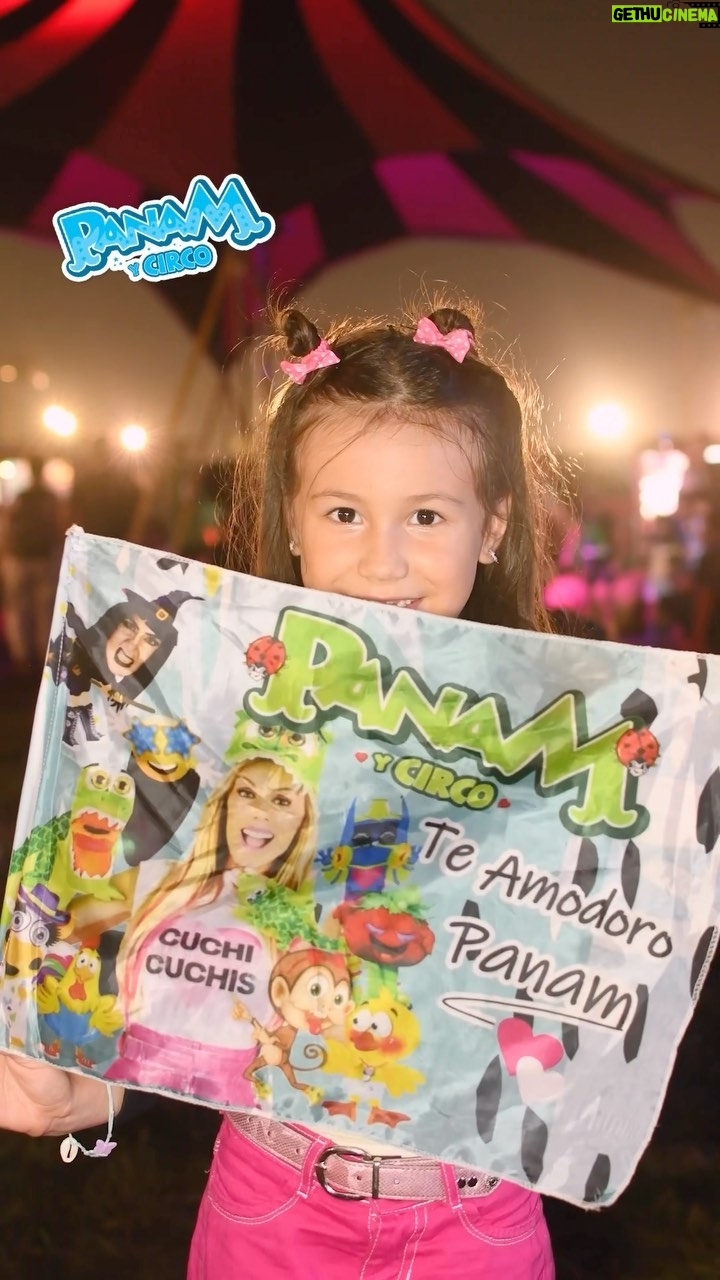 Laura Franco Instagram - ¡GRACIAS POR TODO SU AMOR! 💘 Verlos disfrutar para mi es un gran fiestón 🎉 ¡Cada saludo, cada risa, cada explosión de alegría que me brindan es mi mayor motor creativo! 🎶❤️ Gracias por abrazarme en su niñez con tanto cariño 😍 Y gracias KIDZAPALOOZA por permitirnos vivir una verdadera fiesta a pura Panammanía 🤩💖🌈🎉 #panam #yosoypanam #panamfiesta #música #canciones #niños #alegria #juegos #diversión