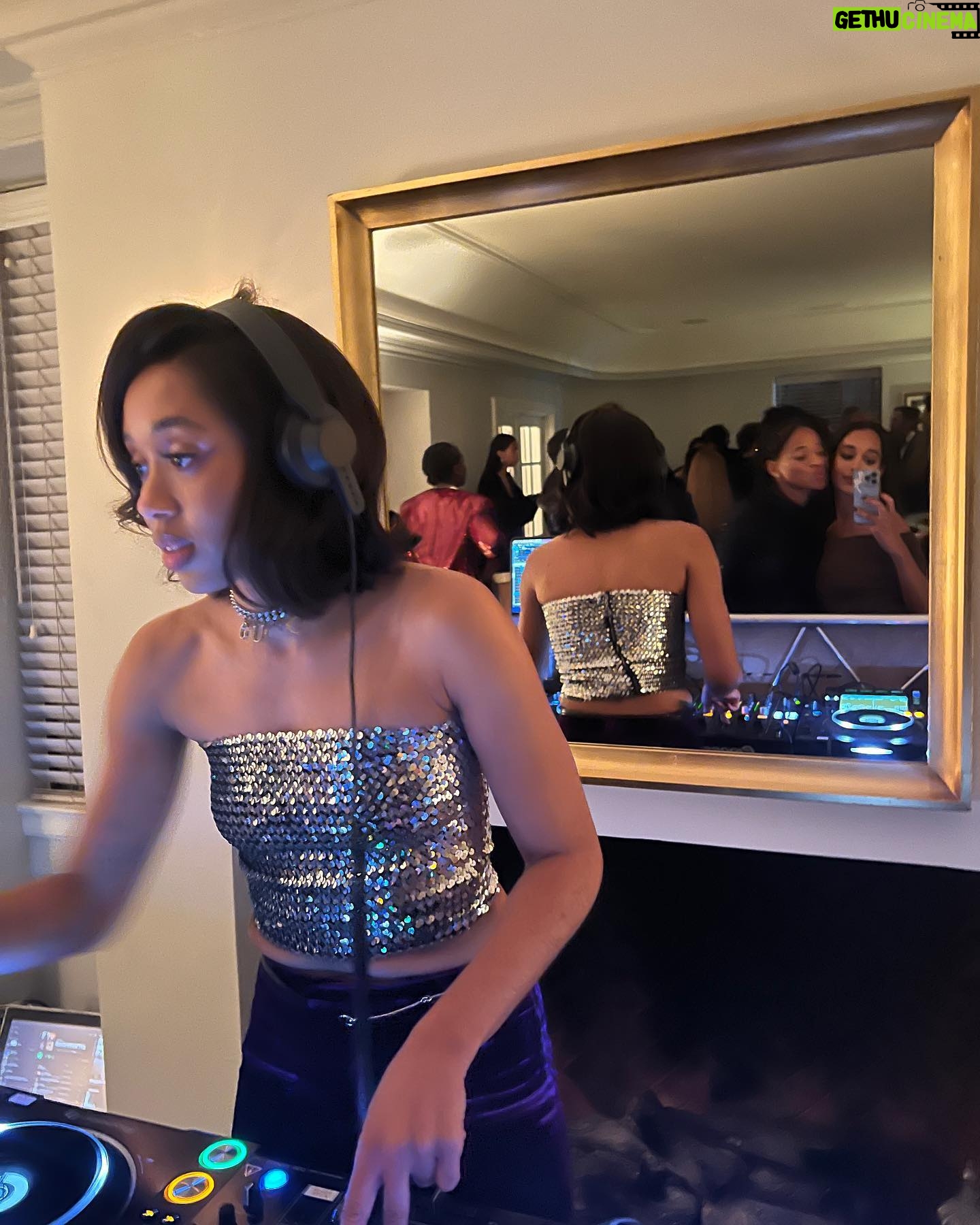 Laura Harrier Instagram - @lacma last night 🖤 thank you @audi !! dress by forever favorite @ysl @anthonyvaccarello