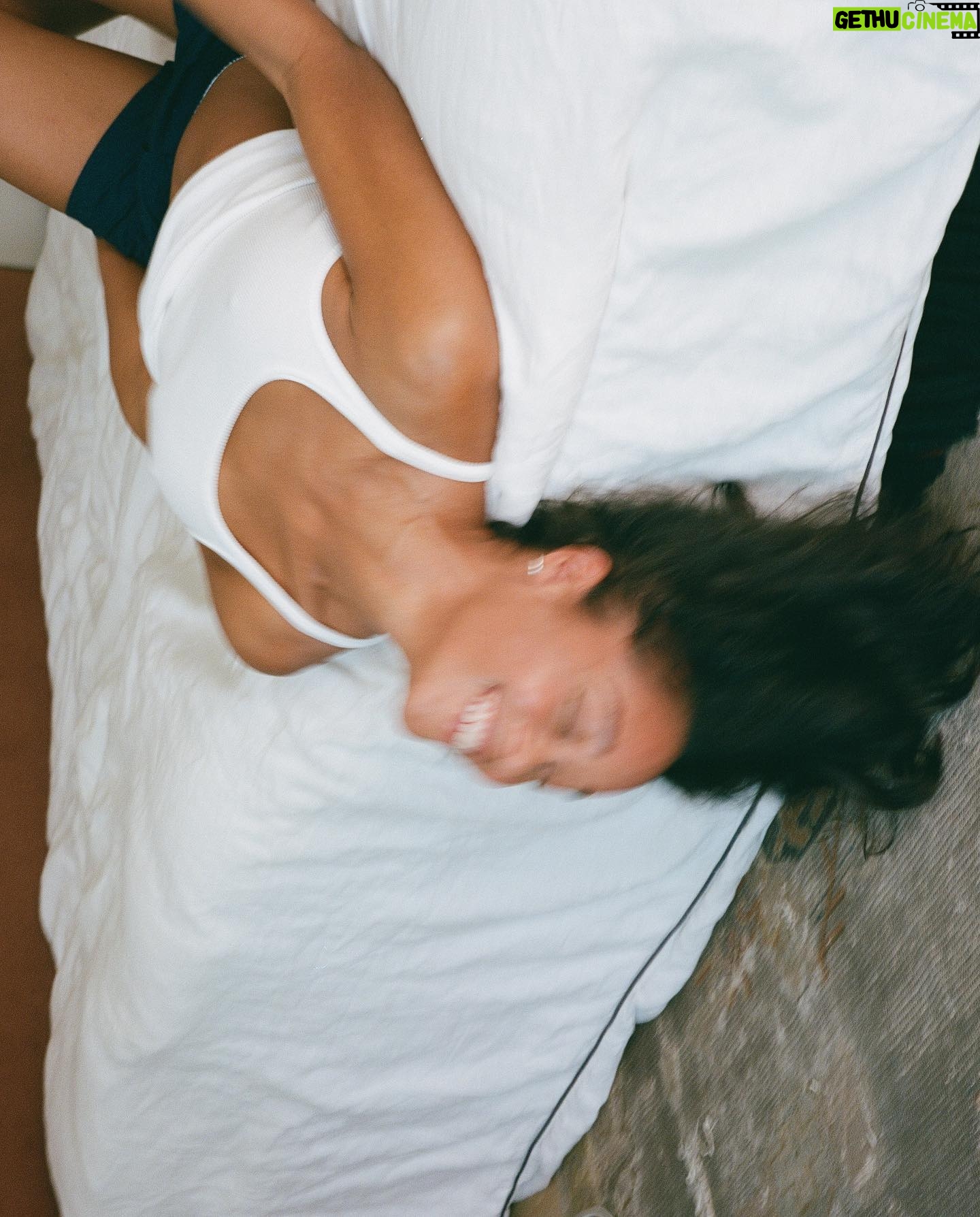 Laura Harrier Instagram - at home in la by @adrianmartinn