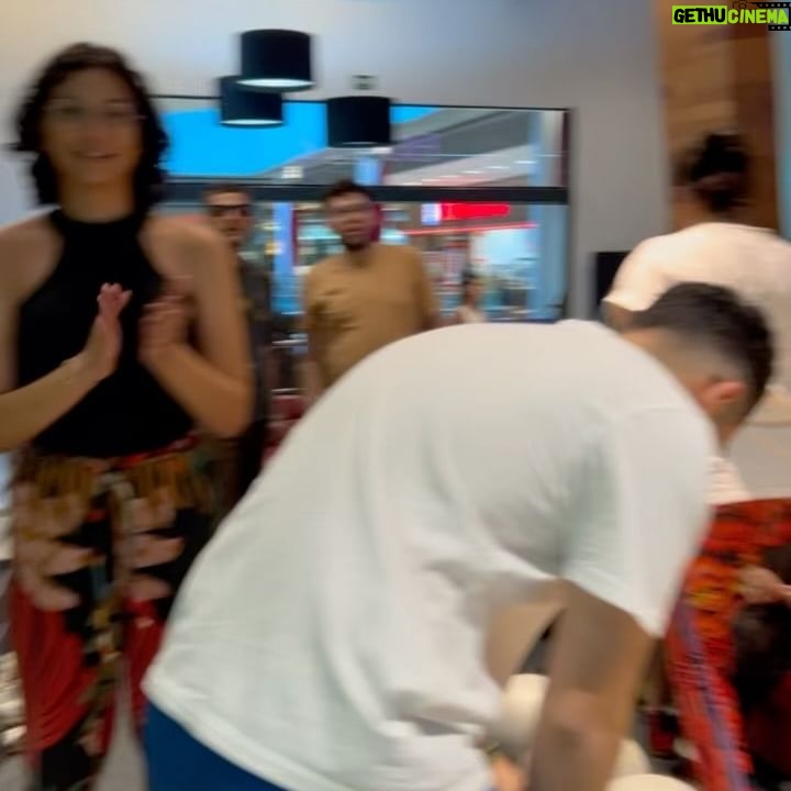 Laura Neiva Instagram - Teve dia de boliche em 2023, bebê