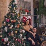 Laura Neiva Instagram – Convidamos o @chay e a @neivalaura para presentear à la française neste Natal. A escolha do Chay foi o Iconique 001 Intense, já a Laura escolheu presentear com o Scapin 245 Intense.
E você, vai presentear à la française este ano? Conta aqui pra gente.
#publi
#NatalOUiParis
#OriginalCommeToi