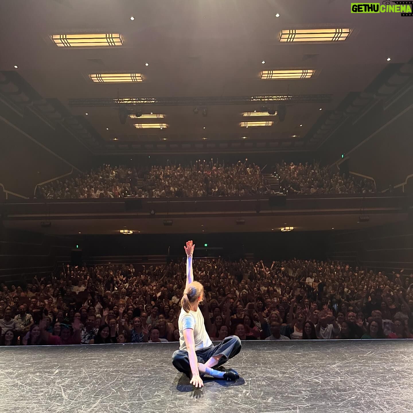Laura Ramoso Instagram - Perth!!! Another fun show, I will never forget your incredible food and hot hot hot dry dry dry climate even though everyone told us this was “mild” and that we were “lucky” 🌞🥵 how do you do it?? @regaltheatre
