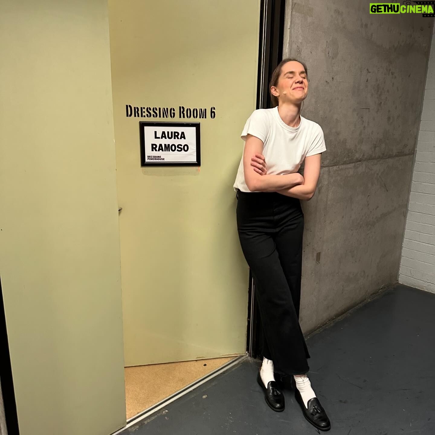 Laura Ramoso Instagram - Brisbane!!! Brissy!! Thank you for an absolutely wild show in your gorgeous and humid city 💙🌴🌞 @bris_powerhouse