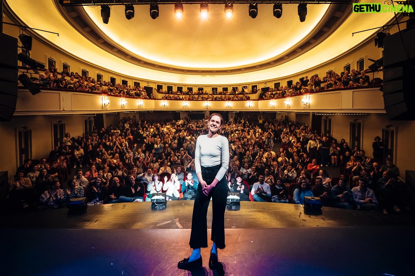 Laura Ramoso Instagram - Last night was beyond words, I love you Antwerp. Dank u wel 💖 @arenberg_antwerpen . 📸 @thomasgeuens for @arenberg_antwerpen