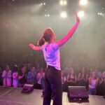Laura Ramoso Instagram - Brisbane!!! Brissy!! Thank you for an absolutely wild show in your gorgeous and humid city 💙🌴🌞 @bris_powerhouse
