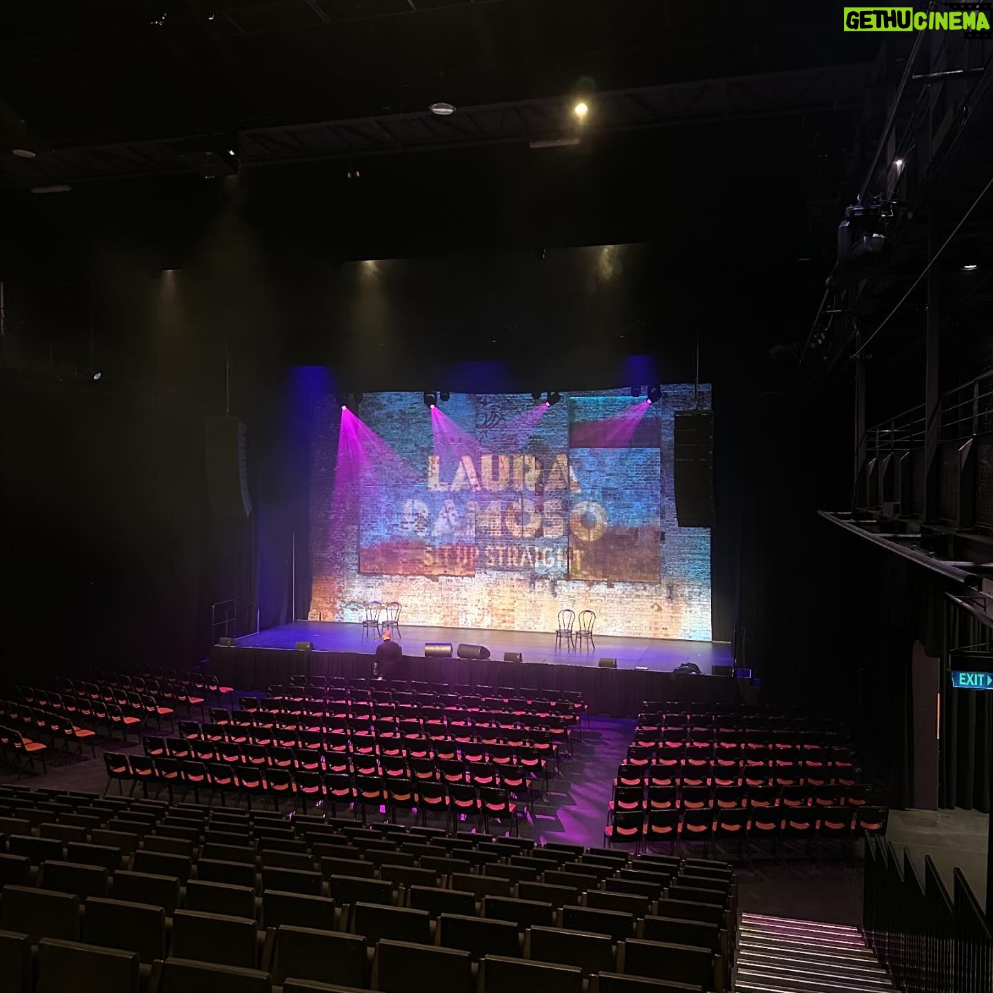 Laura Ramoso Instagram - Brisbane!!! Brissy!! Thank you for an absolutely wild show in your gorgeous and humid city 💙🌴🌞 @bris_powerhouse