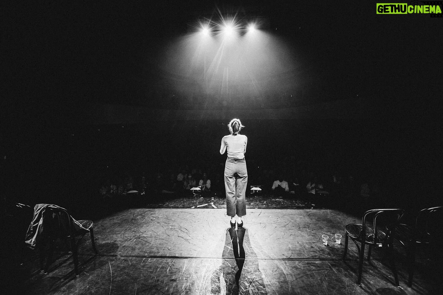 Laura Ramoso Instagram - Last night was beyond words, I love you Antwerp. Dank u wel 💖 @arenberg_antwerpen . 📸 @thomasgeuens for @arenberg_antwerpen