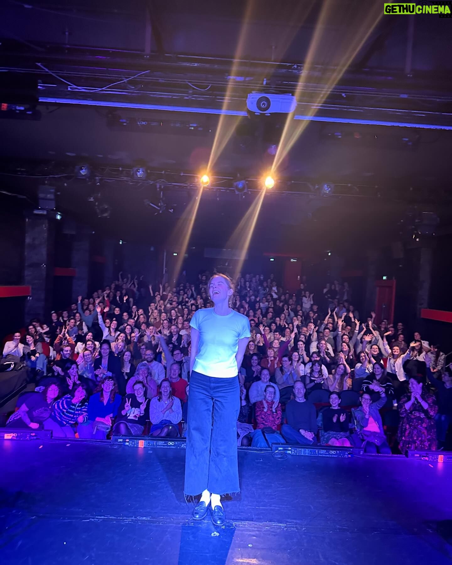 Laura Ramoso Instagram - PARIS 💫✨🇫🇷 this is the only footage I have of our time together because we were there for literally 10 seconds but it was all worth it for your steak frites and incredible crowd at @apollo_theatre_paris merci merci 😘