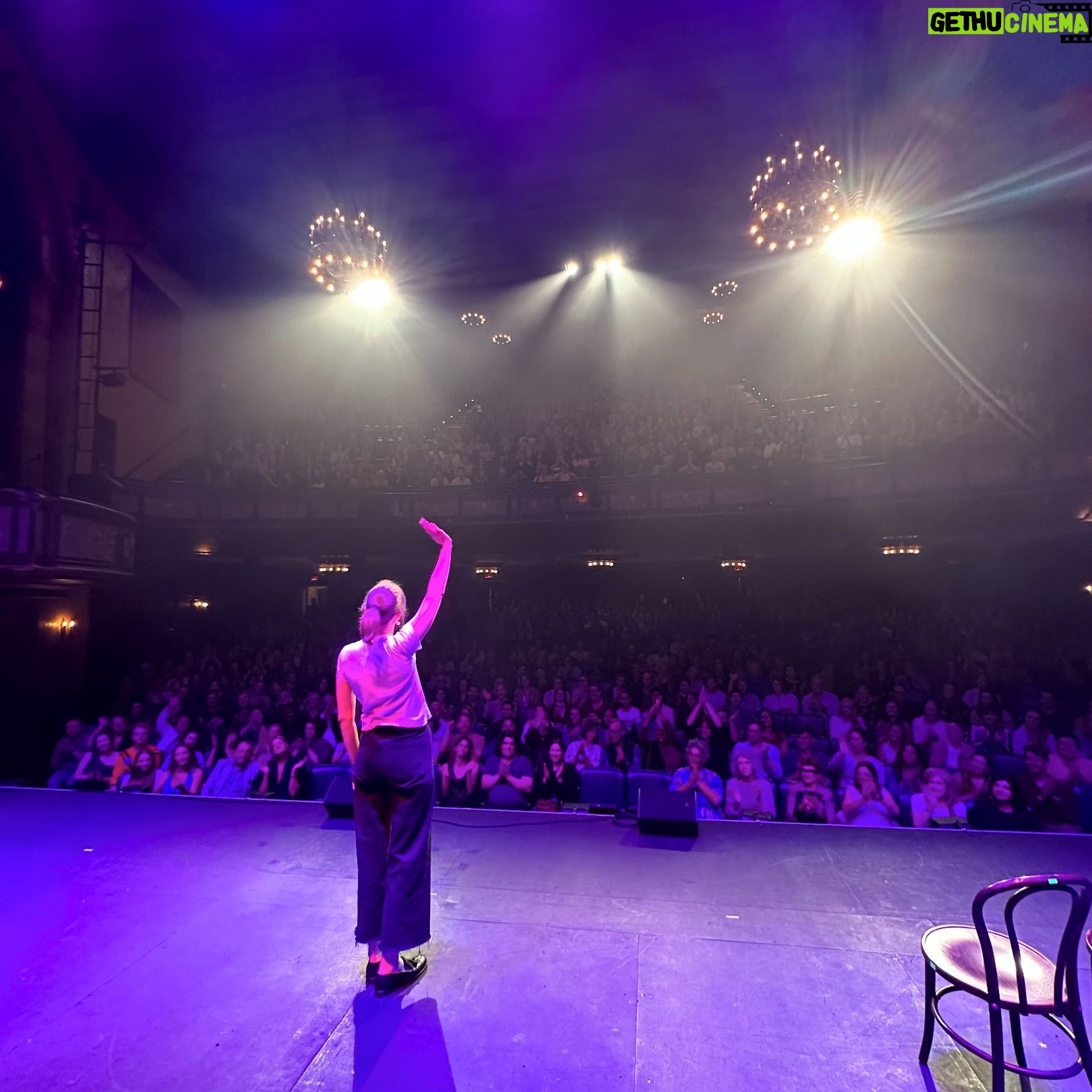 Laura Ramoso Instagram - Wow…MELBOURNE!!!!!!! Thank you for kicking off the tour with me last night and for showing up and showing out in the biggest house I’ve ever done (x2!) ..I am utterly choked and could not have asked for a better start to this wonderful tour. Yeah nah yeah nah nah yeah this is special m8. I will never forget this. 💞