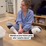 Laura Ramoso Instagram - Never seen a sweatpant rolled so many times . . . . . #dancer #dance #dancememes #dancing #competitivedance #lyricaldance #jazzdance #dancers #woman #houseparty #femalefriendship #dancelife #ballet #balletdancer #tapdance #dancers #pov #relatable #satire #midtwenties #physicalcomedy #danceclass #barre #ballerina #dinnerparty