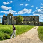 Laura Torrisi Instagram - Giornata meravigliosa tra ✨San Galgano e Siena ✨ Ci siamo pure involontariamente, imbucate ad un matrimonio 😎 (felicitazioni💓) • Foto random di @torrisilaura @freedomofsmile @franci_1980