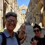 Laura Torrisi Instagram - Giornata meravigliosa tra ✨San Galgano e Siena ✨ Ci siamo pure involontariamente, imbucate ad un matrimonio 😎 (felicitazioni💓) • Foto random di @torrisilaura @freedomofsmile @franci_1980
