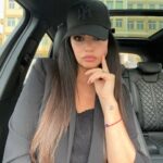Laura Torrisi Instagram - Ma voi l'avete cambiata l'ora nel cruscotto dell'auto?🤔😁🥱