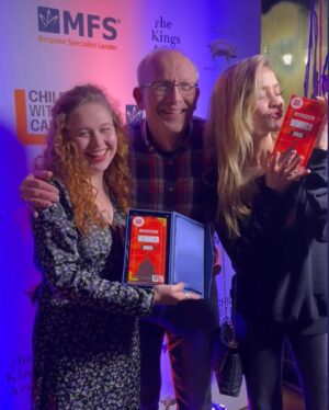 Laura Whitmore Instagram - Gorgeous night last night raising funds for @childrenwithcanceruk at the Ultimate Christmas Quiz! We won the quiz and had a sing song ( I couldn’t help but get involved for Fairytale of New York) beautiful night with beautiful souls 🧡 Though highlight definitely @robbrydon singing wannabe to the Goldfinger tune! Thanks to everyone who supported a great charity x