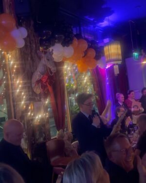 Laura Whitmore Instagram - Gorgeous night last night raising funds for @childrenwithcanceruk at the Ultimate Christmas Quiz! We won the quiz and had a sing song ( I couldn’t help but get involved for Fairytale of New York) beautiful night with beautiful souls 🧡 Though highlight definitely @robbrydon singing wannabe to the Goldfinger tune! Thanks to everyone who supported a great charity x