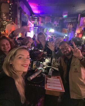 Laura Whitmore Instagram - Gorgeous night last night raising funds for @childrenwithcanceruk at the Ultimate Christmas Quiz! We won the quiz and had a sing song ( I couldn’t help but get involved for Fairytale of New York) beautiful night with beautiful souls 🧡 Though highlight definitely @robbrydon singing wannabe to the Goldfinger tune! Thanks to everyone who supported a great charity x