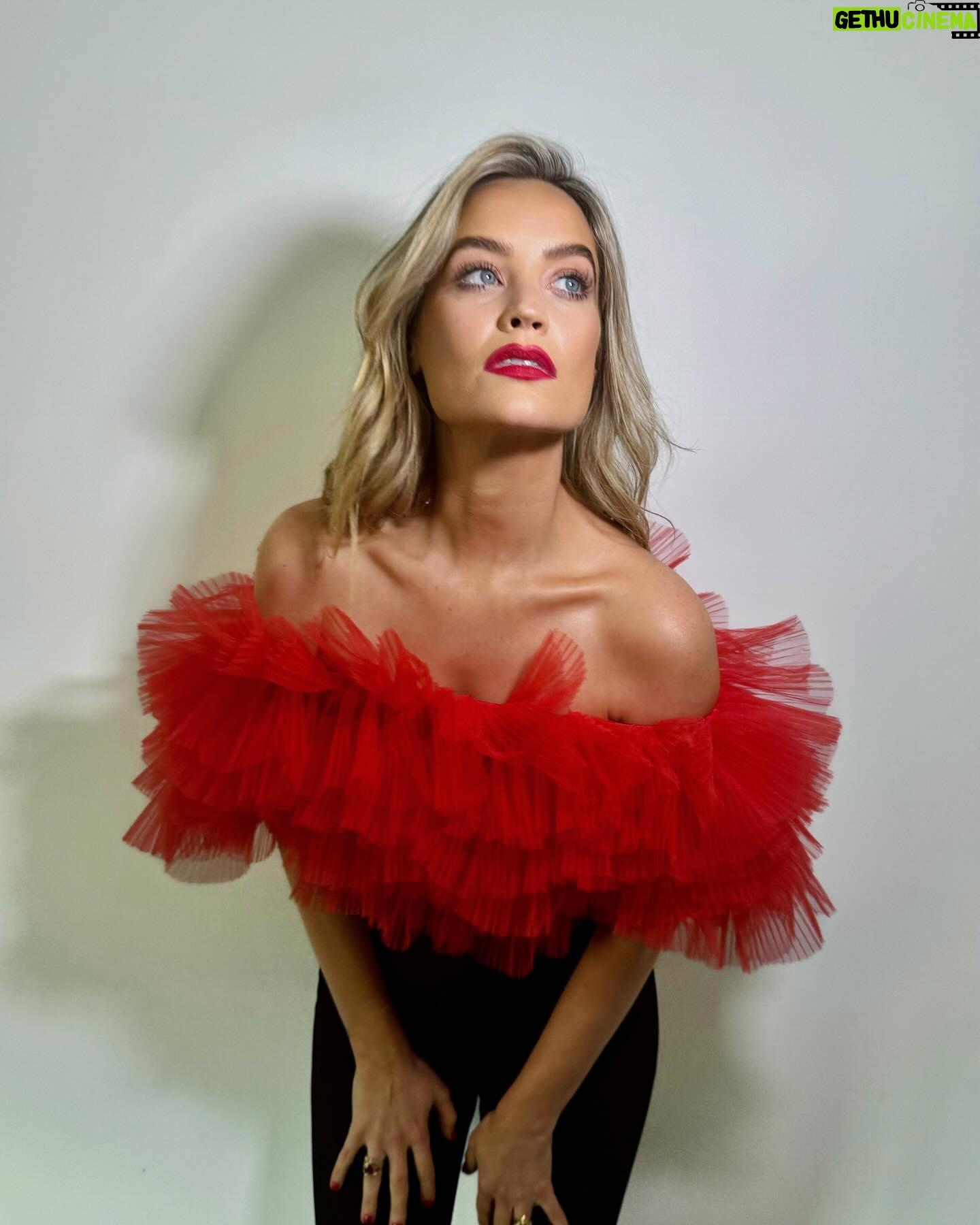 Laura Whitmore Instagram It s Red Nose Day Thermals Are Off I m 