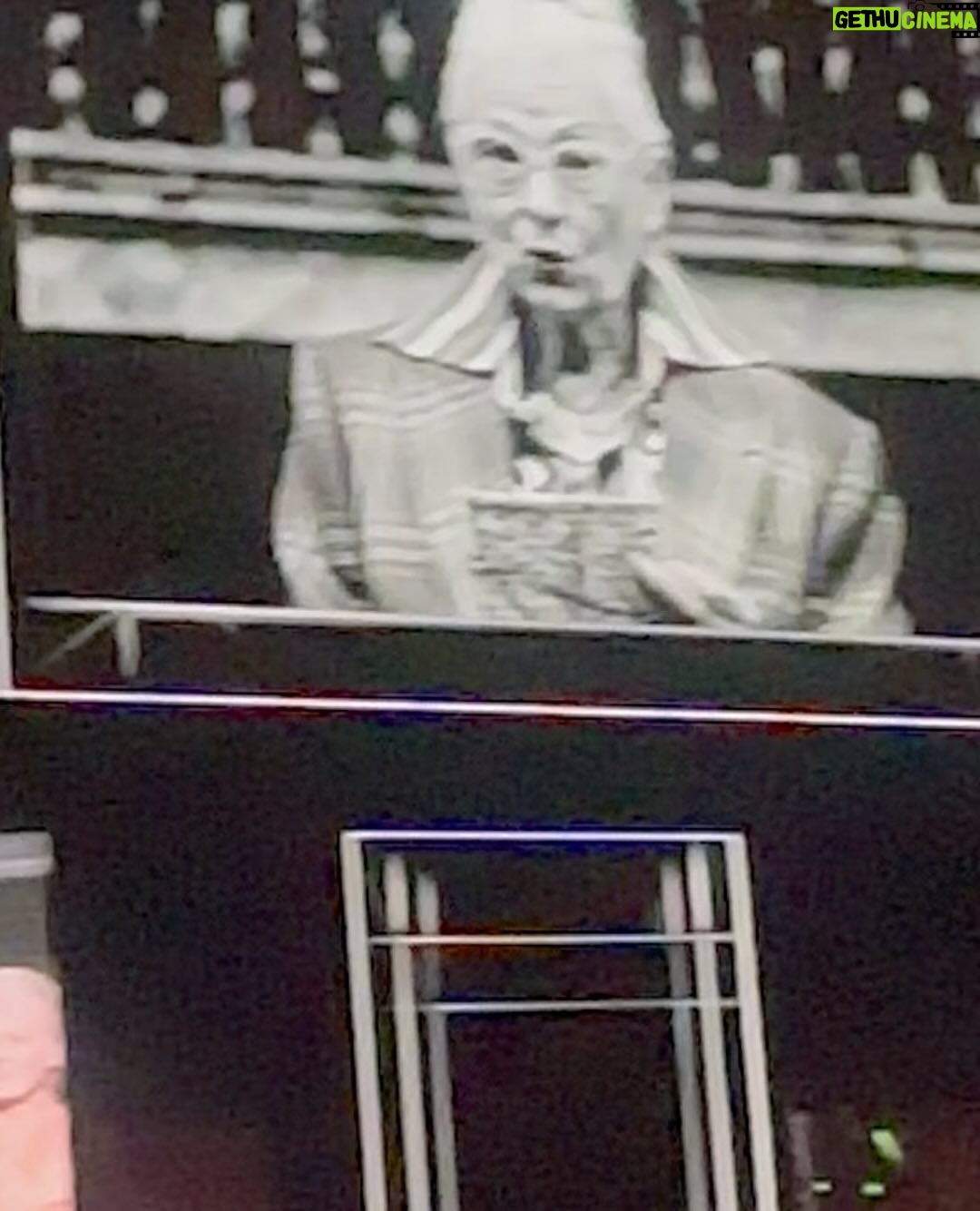 Laura Whitmore Instagram - ( I wrote a really soppy post here about London and fashion and Vivienne Westwood that took ages and now it’s disappeared and I don’t have the mental ability to write again now as I need a bottle of conditioner to brush out my hair. But come back later for lovely words )