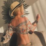 Laura Whitmore Instagram - ☀️ 🌺 🦀