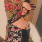 Laura Whitmore Instagram - ☀️ 🌺 🦀