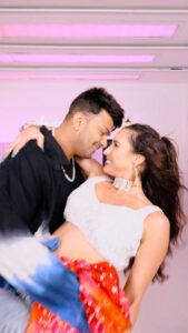 Lauren Gottlieb Instagram - Our version on #Rangisari with my #VideshiFriend @laurengottlieb 🔥❤️🫰 Did you guys like it? If yes then comment & let us know which song we should do next? 😁 🎥 @adityabhansali_ #BhAw 💯 #AwezDarbarChoreography #part5 #dancewithawez #awezdarbar #atrangz #bollywood #bollyhop
