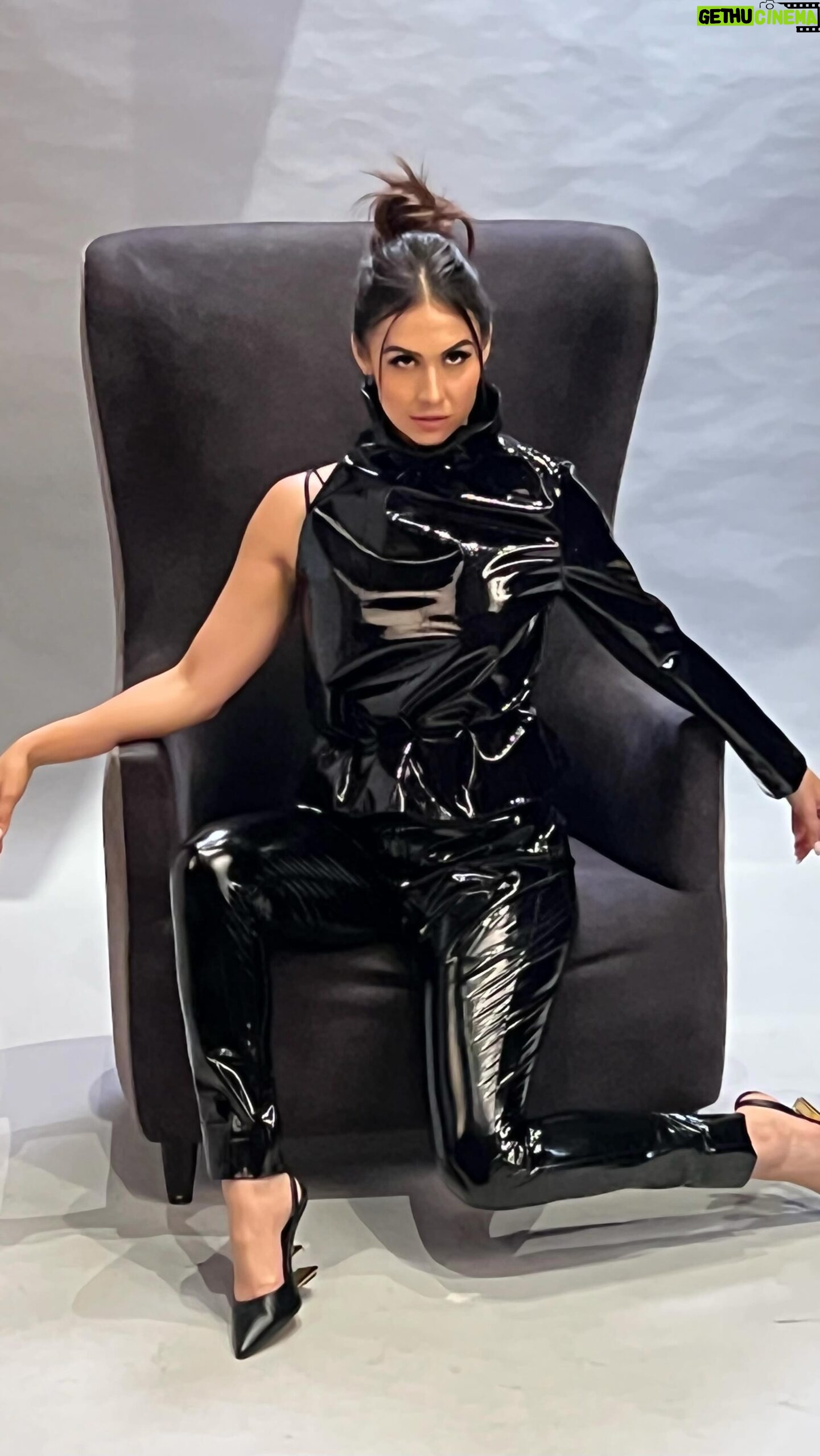 Lauren Gottlieb Instagram - LATEX GODDESS 🖤⚔️❤️ #HTStyleAwards @htcity @hindustantimes The paps in Mumbai are on another level of fun! 🤣 Outfit @bloni.atelier Vegan, Sustainable, and Badass Shoes @fendi My Team Slayed it 👏🏽👏🏽👏🏽 Stylist @ipshita_bhatnagar Styling assistant @shruti_modi Make up @makeupbyrishabk Hair @babita_bose00 PR @focuspr #laurengottlieb #htmoststylish #htmoststylishawards #htms2022 #bollywood #mumbai #india #awards #bloni #bloniatelier #bloniverse #latex #vegan #fendi #style #icon #status